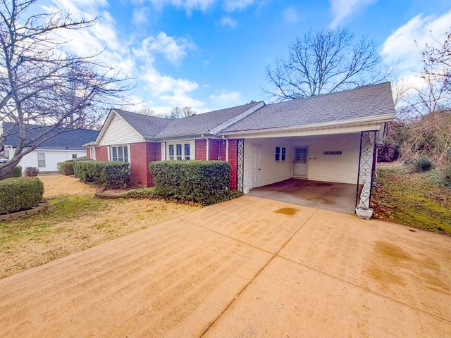 544 E Madison St, Pulaski, TN 38478