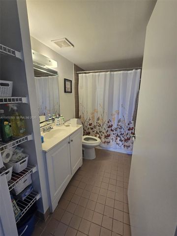 9688 Fontainebleau Blvd 409, Miami, FL 33172