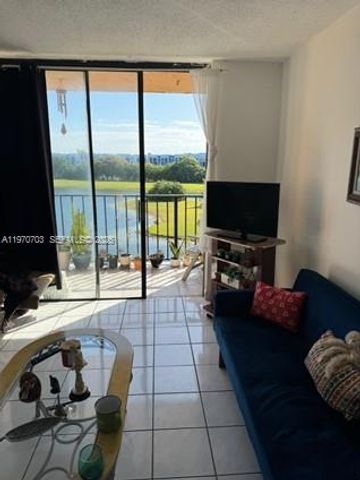 9688 Fontainebleau Blvd 409, Miami, FL 33172