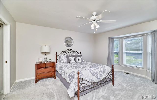 130 Southern Oaks Drive 48B, St Charles, MO 63303