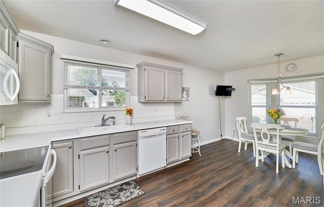 130 Southern Oaks Drive 48B, St Charles, MO 63303