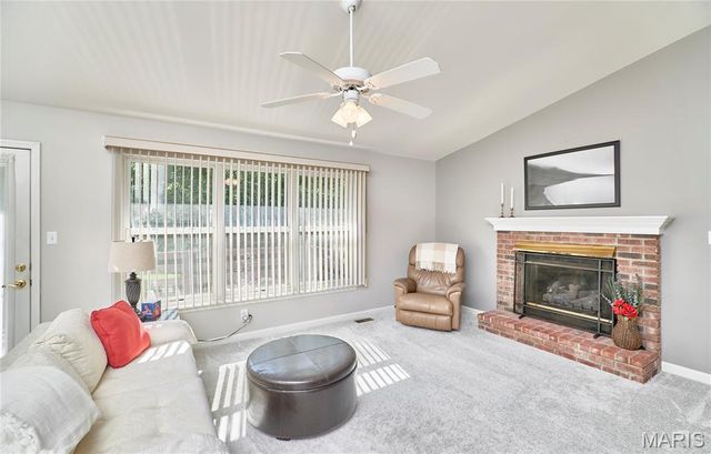 130 Southern Oaks Drive 48B, St Charles, MO 63303