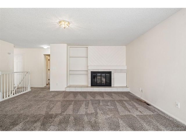 82 S Eagle Cir, Aurora, CO 80012