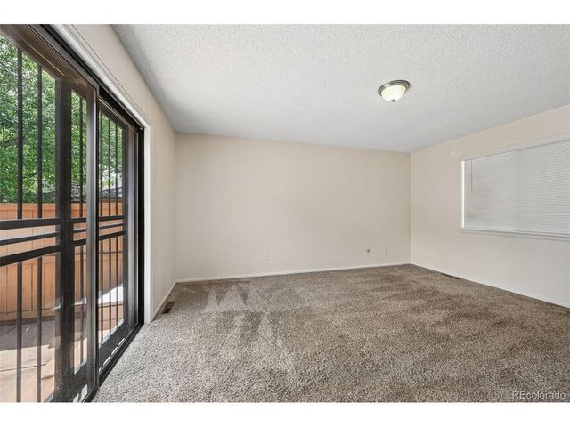 82 S Eagle Cir, Aurora, CO 80012