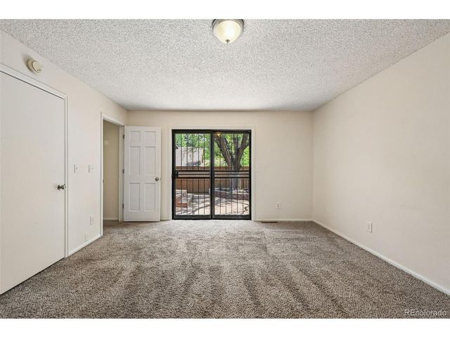 82 S Eagle Cir, Aurora, CO 80012