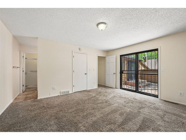 82 S Eagle Cir, Aurora, CO 80012