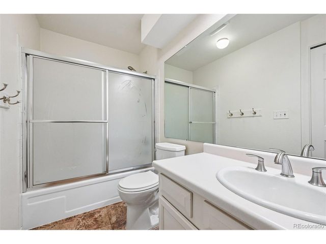 82 S Eagle Cir, Aurora, CO 80012