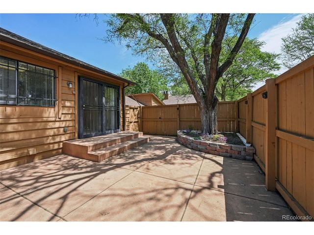 82 S Eagle Cir, Aurora, CO 80012
