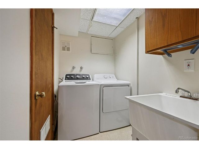 82 S Eagle Cir, Aurora, CO 80012