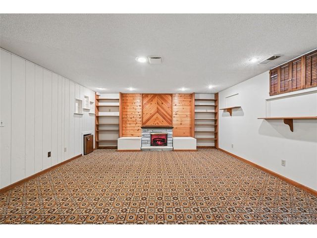82 S Eagle Cir, Aurora, CO 80012