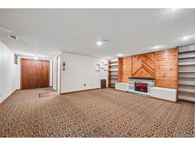 82 S Eagle Cir, Aurora, CO 80012
