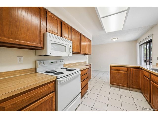 82 S Eagle Cir, Aurora, CO 80012