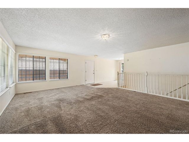 82 S Eagle Cir, Aurora, CO 80012