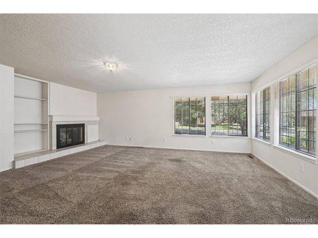 82 S Eagle Cir, Aurora, CO 80012