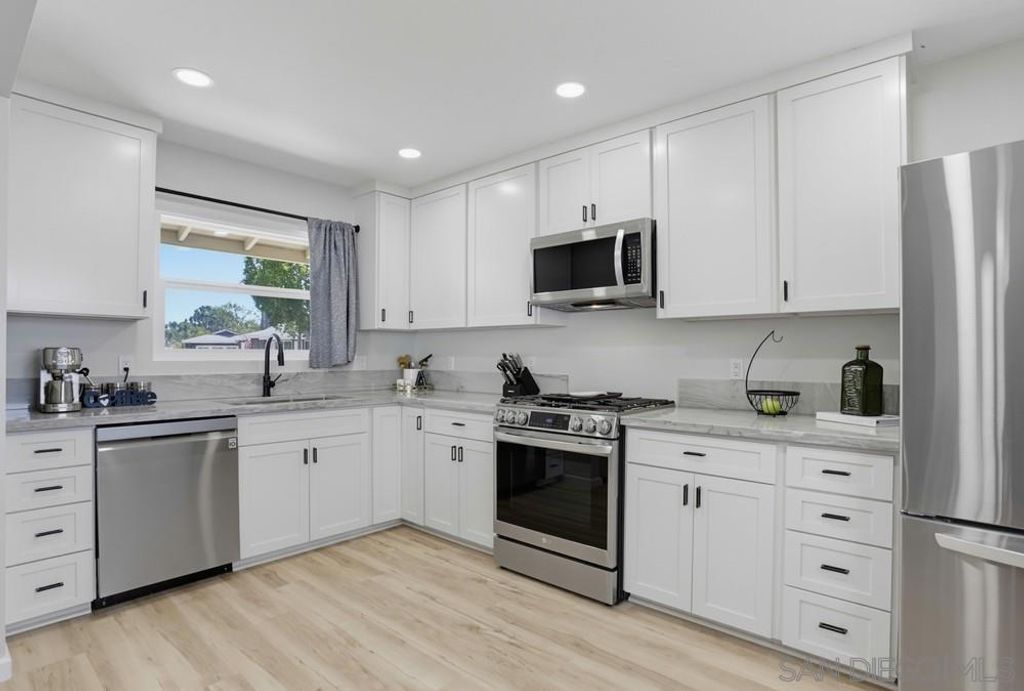 Image 11 of property listing at 2718 Powhatan Ave., San Diego, CA 92117
