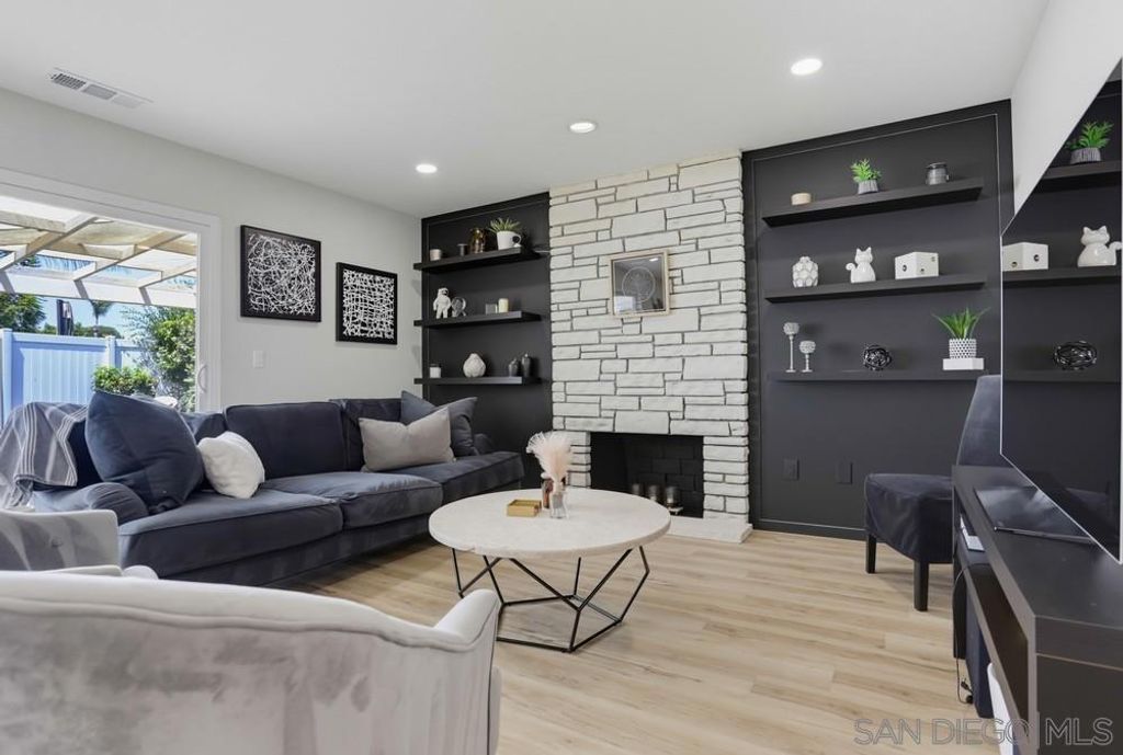 Image 4 of property listing at 2718 Powhatan Ave., San Diego, CA 92117