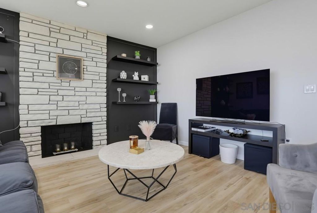 Image 5 of property listing at 2718 Powhatan Ave., San Diego, CA 92117
