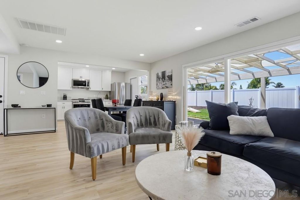 Image 6 of property listing at 2718 Powhatan Ave., San Diego, CA 92117