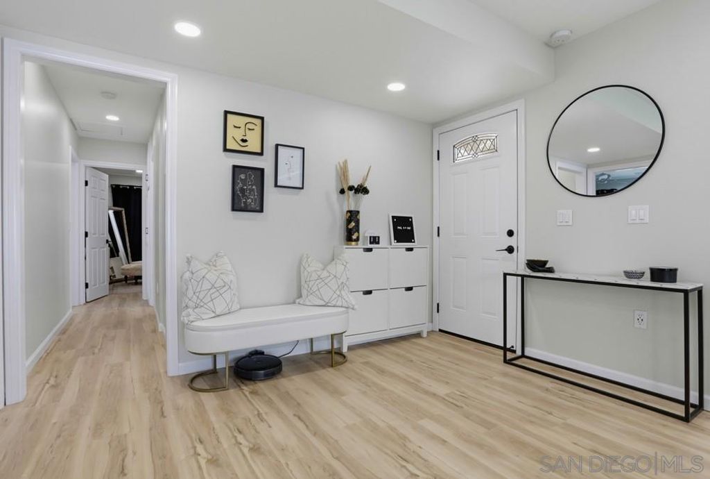 Image 8 of property listing at 2718 Powhatan Ave., San Diego, CA 92117