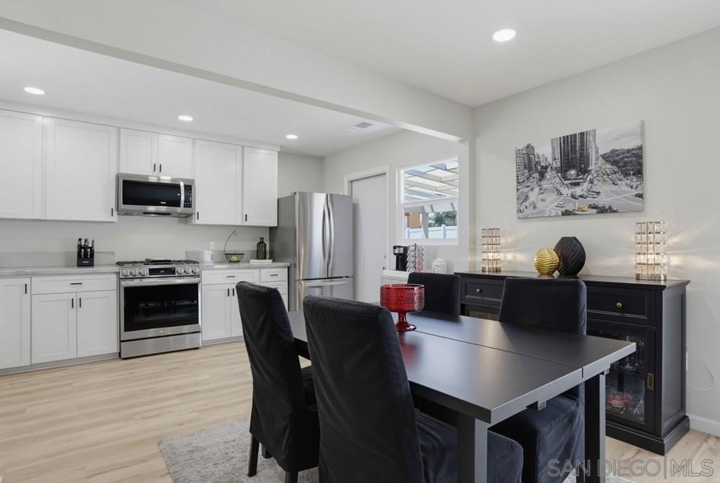 Image 9 of property listing at 2718 Powhatan Ave., San Diego, CA 92117