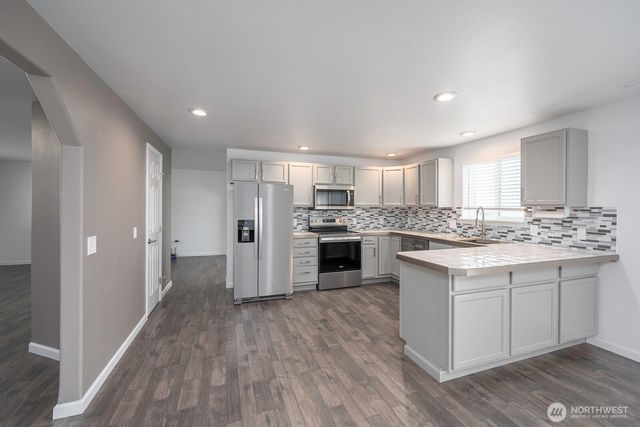 1516 S Husky Dr, Moses Lake, WA 98837