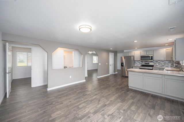 1516 S Husky Dr, Moses Lake, WA 98837