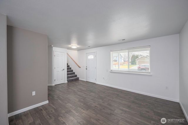 1516 S Husky Dr, Moses Lake, WA 98837