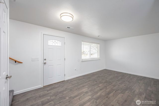 1516 S Husky Dr, Moses Lake, WA 98837