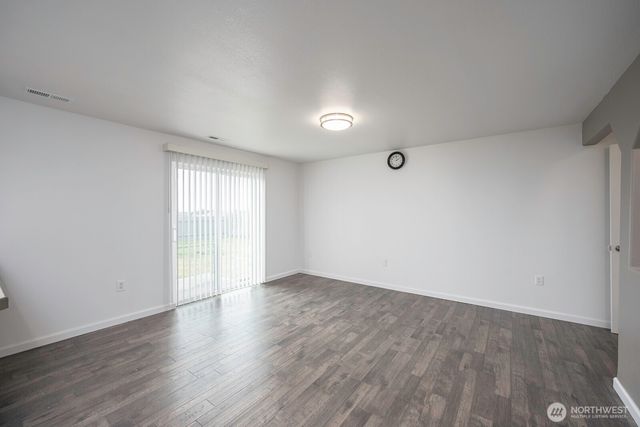 1516 S Husky Dr, Moses Lake, WA 98837