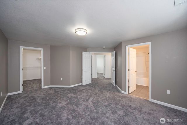 1516 S Husky Dr, Moses Lake, WA 98837