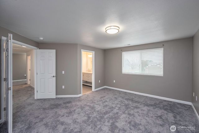 1516 S Husky Dr, Moses Lake, WA 98837