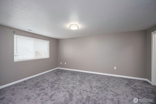 1516 S Husky Dr, Moses Lake, WA 98837