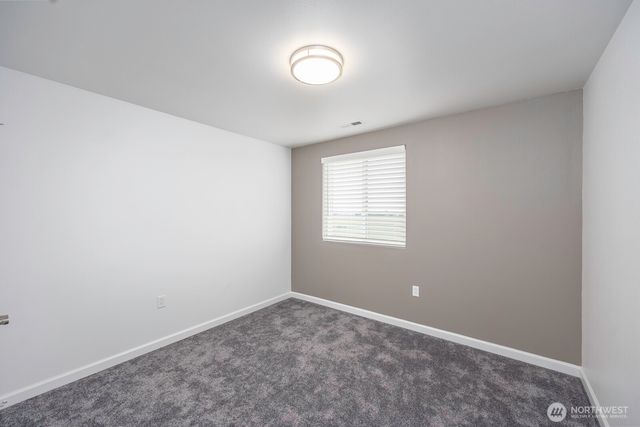 1516 S Husky Dr, Moses Lake, WA 98837