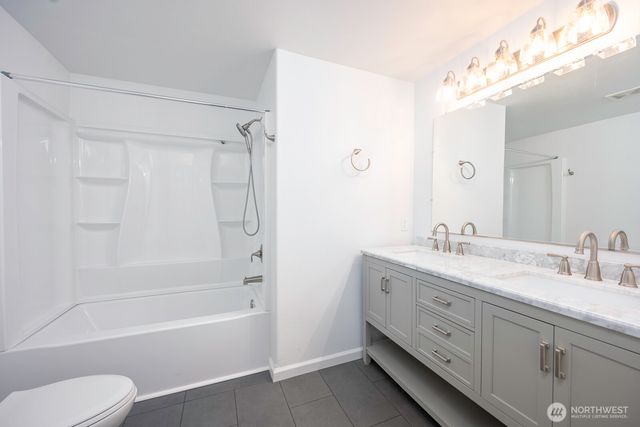 1516 S Husky Dr, Moses Lake, WA 98837