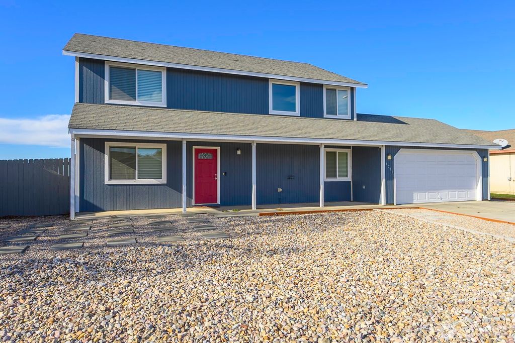 1516 S Husky Dr, Moses Lake, WA 98837