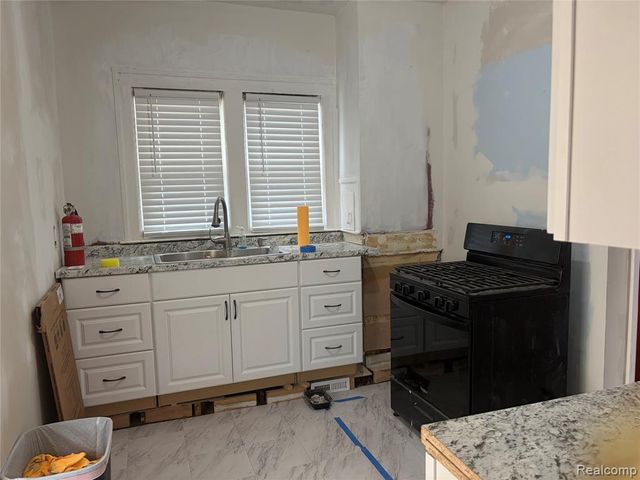 51 Henderson Street, Pontiac, MI 48341