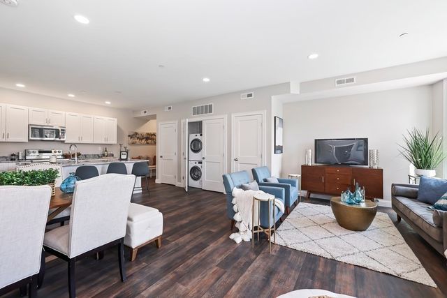 734 South Street 4, Boston, MA 02131