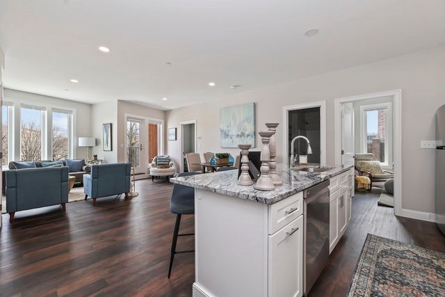 734 South Street 4, Boston, MA 02131