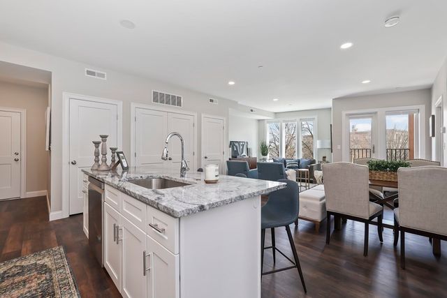 734 South Street 4, Boston, MA 02131