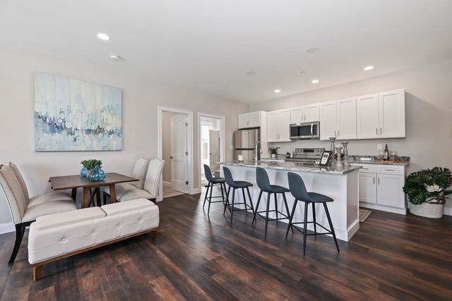 734 South Street 4, Boston, MA 02131