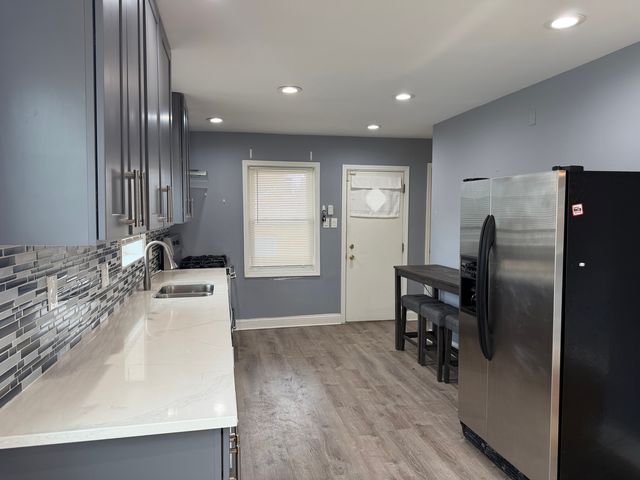 8201 S Homan Avenue, Chicago, IL 60652