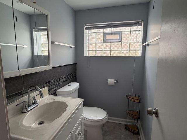 8201 S Homan Avenue, Chicago, IL 60652