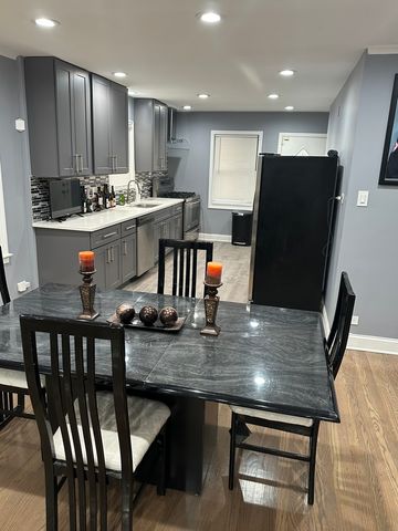 8201 S Homan Avenue, Chicago, IL 60652