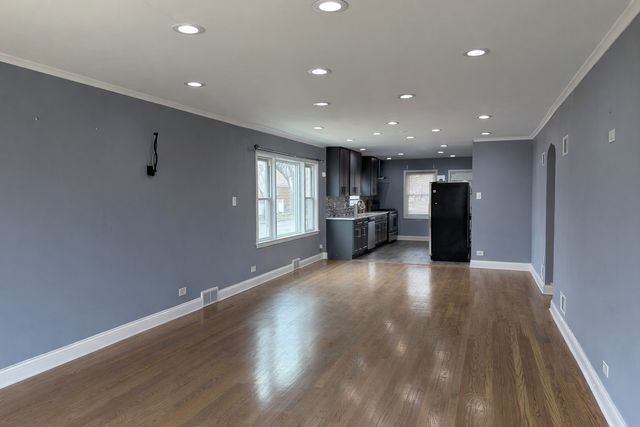 8201 S Homan Avenue, Chicago, IL 60652