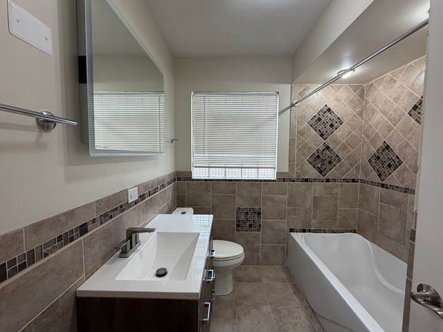 8201 S Homan Avenue, Chicago, IL 60652