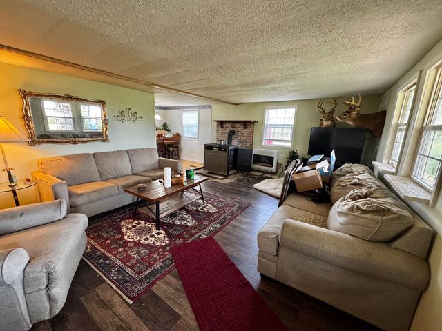6895 Kentucky 643, Crab Orchard, KY 40419