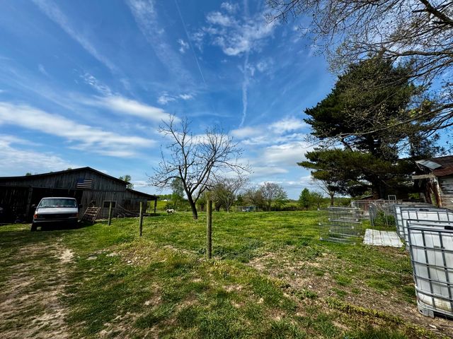 6895 Kentucky 643, Crab Orchard, KY 40419