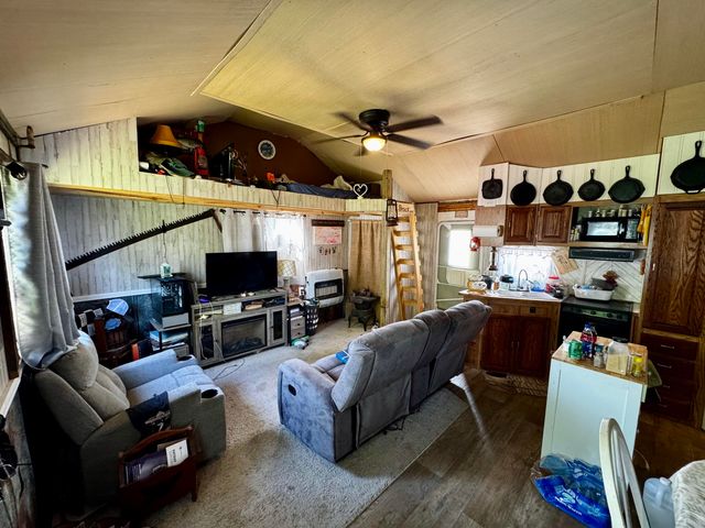 6895 Kentucky 643, Crab Orchard, KY 40419