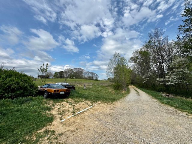 6895 Kentucky 643, Crab Orchard, KY 40419