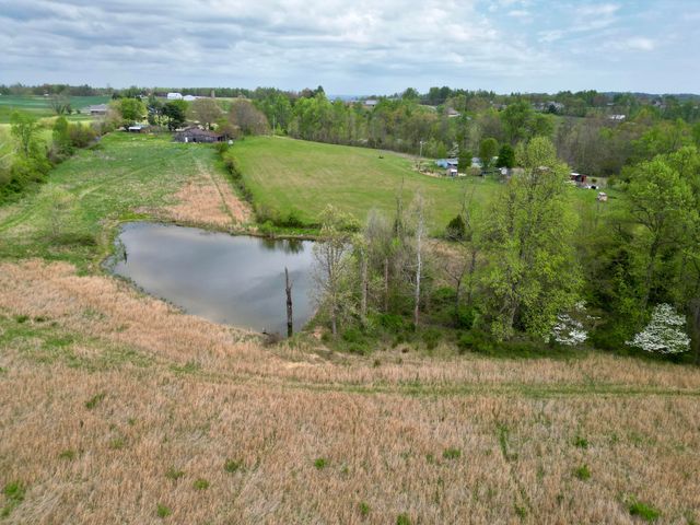6895 Kentucky 643, Crab Orchard, KY 40419